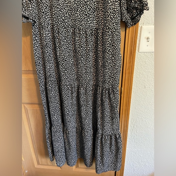 Women’s Tiered Maxi Dress - Picture 4 of 9